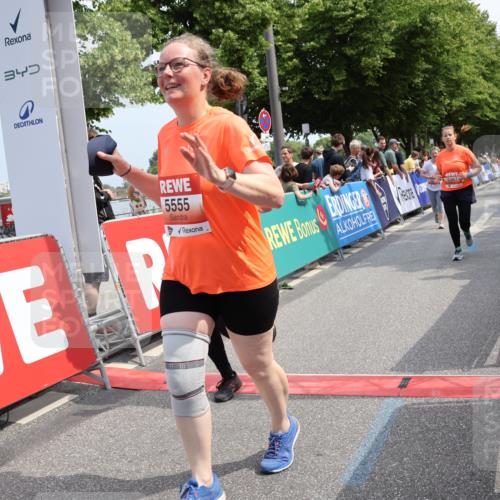 15.06.2025 - REWE Women's Run Strokosch-Dieckow http://msf.ph/oto/7934011 15.06.2025 11:07:01 Ziel 5080, 5159, 5187, 5367, 5506, 5555, 5618 meine-sportfotos.de