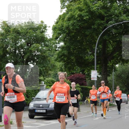 15.06.2025 - REWE Women's Run Jannik Wohlers http://msf.ph/oto/7934051 15.06.2025 08:25:31 Laufen 10808, 1043, 10560, 10144, 10289, 10525 meine-sportfotos.de
