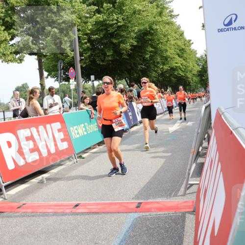 15.06.2025 - REWE Women's Run Strokosch-Dieckow http://msf.ph/oto/7934100 15.06.2025 11:07:08 Ziel 5080, 5096, 5126, 5367, 5441, 5496, 5618 meine-sportfotos.de