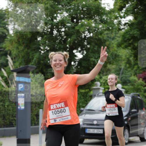 15.06.2025 - REWE Women's Run Jannik Wohlers http://msf.ph/oto/7934116 15.06.2025 08:25:32 Laufen 10560, 1043, 10525 meine-sportfotos.de