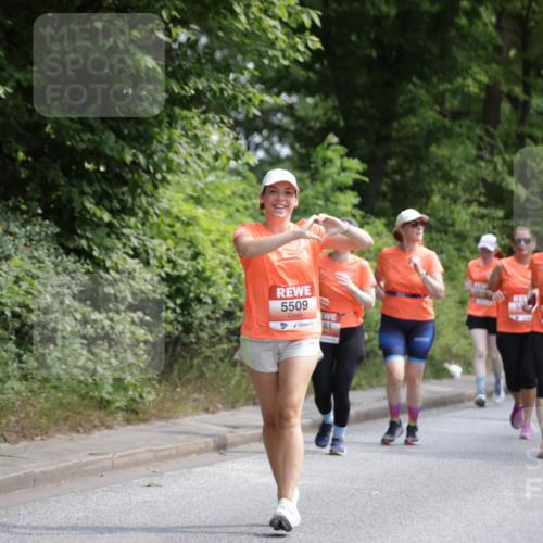 15.06.2025 - REWE Women's Run Jannik Wohlers http://msf.ph/oto/7934179 15.06.2025 10:12:06 Laufen 5509, 81, 5683, 5564 meine-sportfotos.de