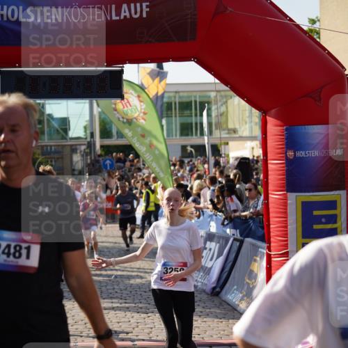 13.06.2025 - Holstenköstenlauf Felixshl http://msf.ph/oto/7934203 13.06.2025 18:03:40 Laufen 2481, 2633, 2666, 2711, 2849, 2857, 2909, 2985, 3092, 3097, 3147, 3202, 3204, 3259, 3263, 3598, 3799, 3834, 3902, 3903, 3920, 3964 meine-sportfotos.de