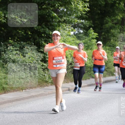 15.06.2025 - REWE Women's Run Jannik Wohlers http://msf.ph/oto/7934249 15.06.2025 10:12:07 Laufen 5509, 5181, 5683, 5564 meine-sportfotos.de