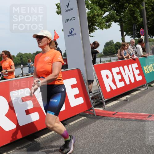 15.06.2025 - REWE Women's Run Strokosch-Dieckow http://msf.ph/oto/7934253 15.06.2025 11:07:22 Ziel 5125, 5254, 5563, 5622, 5642, 5676 meine-sportfotos.de