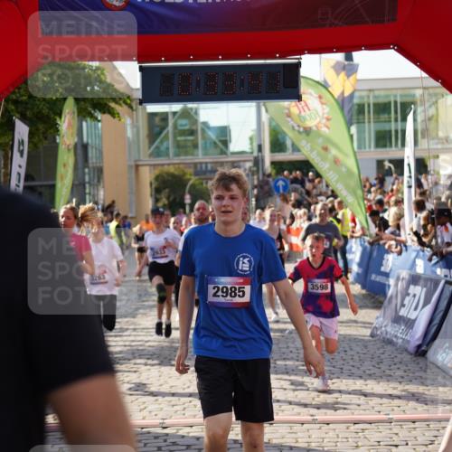 13.06.2025 - Holstenköstenlauf Felixshl http://msf.ph/oto/7934269 13.06.2025 18:03:42 Laufen 2017, 2481, 2633, 2666, 2711, 2849, 2857, 2859, 2909, 2946, 2985, 3091, 3092, 3097, 3147, 3202, 3204, 3259, 3263, 3598, 3799, 3834, 3902, 3903, 3920, 3964 meine-sportfotos.de
