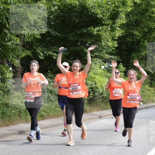15.06.2025 - REWE Women's Run Jannik Wohlers http://msf.ph/oto/7934283 15.06.2025 10:12:11 Laufen 5529, 5181, 5683, 5564, 4976 meine-sportfotos.de