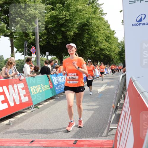 15.06.2025 - REWE Women's Run Strokosch-Dieckow http://msf.ph/oto/7934295 15.06.2025 11:07:26 Ziel 5125, 5131, 5254, 5563, 5642, 5676 meine-sportfotos.de