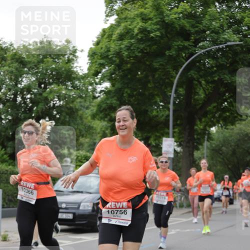 15.06.2025 - REWE Women's Run Jannik Wohlers http://msf.ph/oto/7934362 15.06.2025 08:25:36 Laufen 10366, 1043, 10756, 10319 meine-sportfotos.de