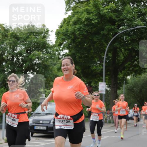 15.06.2025 - REWE Women's Run Jannik Wohlers http://msf.ph/oto/7934373 15.06.2025 08:25:36 Laufen 10366, 1043, 10756, 10319, 10241 meine-sportfotos.de