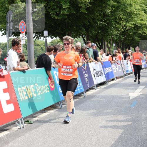 15.06.2025 - REWE Women's Run Strokosch-Dieckow http://msf.ph/oto/7934380 15.06.2025 11:07:31 Ziel 5092, 5125, 5131, 5254, 5563 meine-sportfotos.de