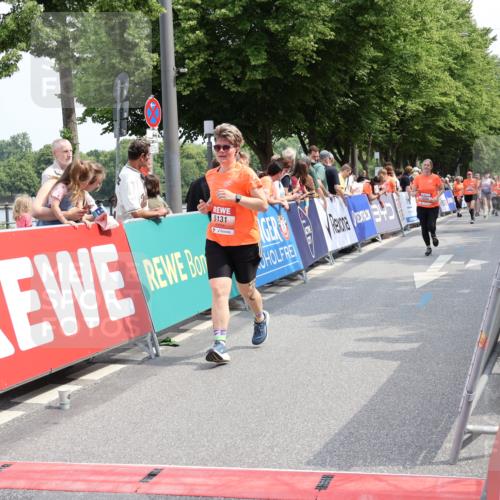 15.06.2025 - REWE Women's Run Strokosch-Dieckow http://msf.ph/oto/7934391 15.06.2025 11:07:31 Ziel 5092, 5125, 5131, 5254, 5563 meine-sportfotos.de
