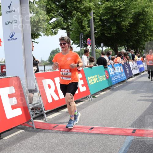 15.06.2025 - REWE Women's Run Strokosch-Dieckow http://msf.ph/oto/7934415 15.06.2025 11:07:32 Ziel 5092, 5125, 5131, 5254, 5563 meine-sportfotos.de