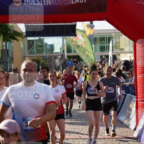 13.06.2025 - Holstenköstenlauf Felixshl http://msf.ph/oto/7934442 13.06.2025 18:03:46 Laufen 2017, 2633, 2666, 2711, 2857, 2859, 2886, 2946, 3091, 3092, 3097, 3147, 3202, 3204, 3263, 3596, 3598, 3611, 3612, 3799, 3837, 3902, 3903, 3920, 3964 meine-sportfotos.de