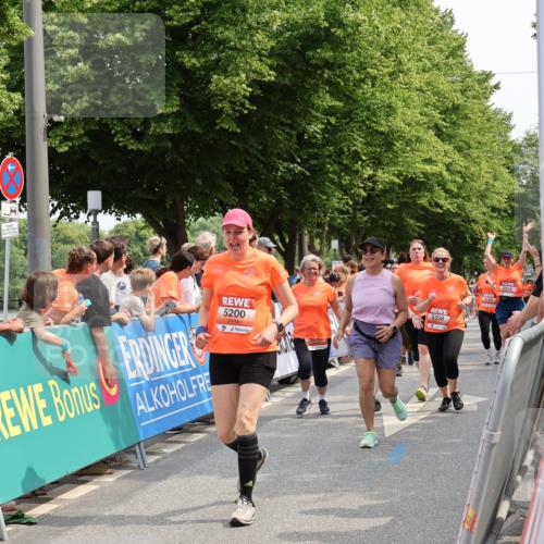 15.06.2025 - REWE Women's Run Strokosch-Dieckow http://msf.ph/oto/7934476 15.06.2025 11:07:39 Ziel 5014, 5016, 5052, 5092, 5109, 5144, 5200, 5278, 5358, 5479, 5548, 5560 meine-sportfotos.de