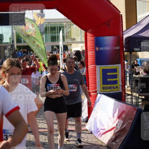 13.06.2025 - Holstenköstenlauf Felixshl http://msf.ph/oto/7934512 13.06.2025 18:03:47 Laufen 2017, 2633, 2666, 2711, 2832, 2833, 2857, 2859, 2886, 2946, 3091, 3092, 3097, 3147, 3202, 3204, 3263, 3596, 3598, 3611, 3612, 3799, 3837, 3902, 3903, 3920, 3964 meine-sportfotos.de
