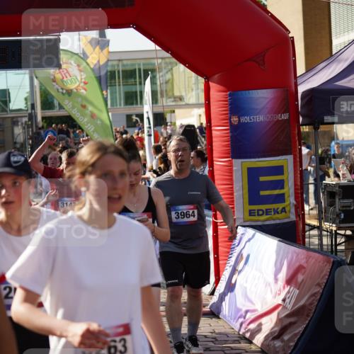 13.06.2025 - Holstenköstenlauf Felixshl http://msf.ph/oto/7934537 13.06.2025 18:03:47 Laufen 2017, 2633, 2666, 2711, 2832, 2833, 2857, 2859, 2886, 2946, 3091, 3092, 3097, 3147, 3202, 3204, 3263, 3596, 3598, 3611, 3612, 3799, 3837, 3902, 3903, 3920, 3964 meine-sportfotos.de