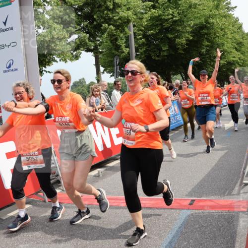 15.06.2025 - REWE Women's Run Strokosch-Dieckow http://msf.ph/oto/7934556 15.06.2025 11:07:43 Ziel 5014, 5016, 5052, 5109, 5144, 5174, 5200, 5278, 5358, 5479, 5548, 5560 meine-sportfotos.de