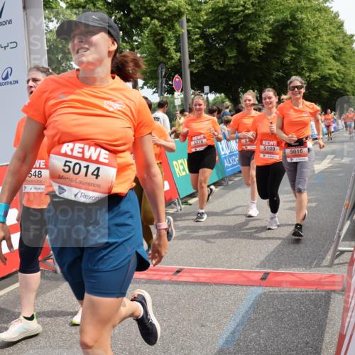 15.06.2025 - REWE Women's Run Strokosch-Dieckow http://msf.ph/oto/7934618 15.06.2025 11:07:45 Ziel 5014, 5016, 5052, 5109, 5144, 5174, 5200, 5278, 5358, 5479, 5548, 5560 meine-sportfotos.de