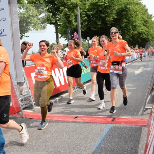 15.06.2025 - REWE Women's Run Strokosch-Dieckow http://msf.ph/oto/7934631 15.06.2025 11:07:45 Ziel 5014, 5016, 5052, 5109, 5144, 5174, 5200, 5278, 5358, 5479, 5548, 5560 meine-sportfotos.de