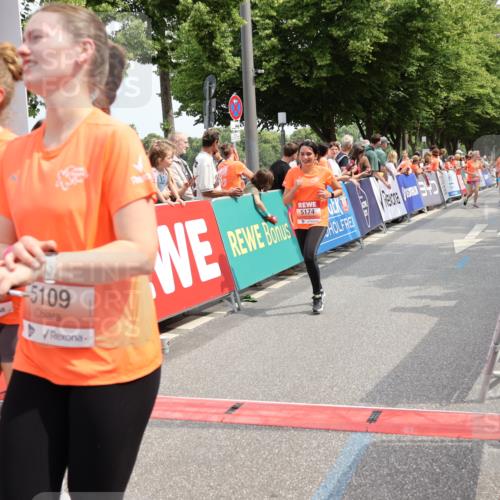 15.06.2025 - REWE Women's Run Strokosch-Dieckow http://msf.ph/oto/7934693 15.06.2025 11:07:46 Ziel 5014, 5016, 5052, 5109, 5144, 5174, 5200, 5278, 5358, 5479, 5548, 5560 meine-sportfotos.de