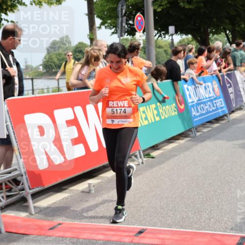 15.06.2025 - REWE Women's Run Strokosch-Dieckow http://msf.ph/oto/7934721 15.06.2025 11:07:47 Ziel 5014, 5016, 5052, 5109, 5144, 5174, 5200, 5278, 5351, 5357, 5358, 5479, 5548, 5560 meine-sportfotos.de