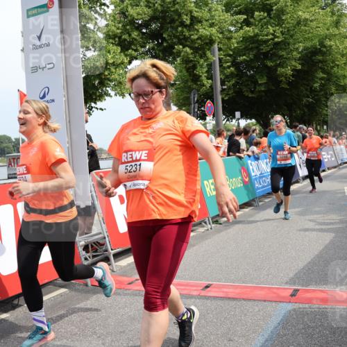15.06.2025 - REWE Women's Run Strokosch-Dieckow http://msf.ph/oto/7934831 15.06.2025 11:07:56 Ziel 5050, 5138, 5181, 5231, 5350, 5351, 5357, 5509, 5603, 5634 meine-sportfotos.de