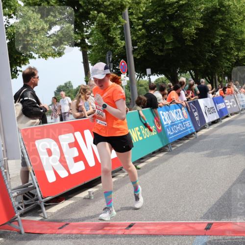 15.06.2025 - REWE Women's Run Strokosch-Dieckow http://msf.ph/oto/7934968 15.06.2025 11:08:16 Ziel 5135, 5643 meine-sportfotos.de