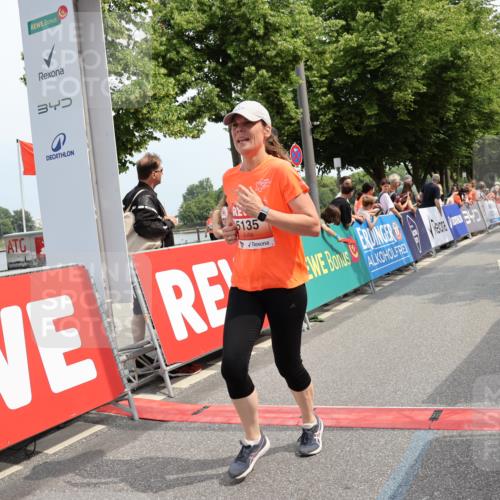 15.06.2025 - REWE Women's Run Strokosch-Dieckow http://msf.ph/oto/7935084 15.06.2025 11:08:21 Ziel 5135, 5376, 5564, 5643, 5683 meine-sportfotos.de