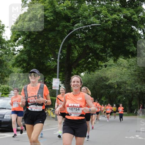 15.06.2025 - REWE Women's Run Jannik Wohlers http://msf.ph/oto/7935099 15.06.2025 08:25:51 Laufen 11016, 182, 10754 meine-sportfotos.de
