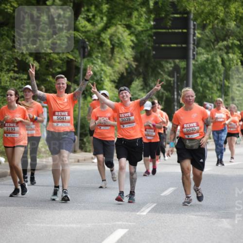 15.06.2025 - REWE Women's Run Jannik Wohlers http://msf.ph/oto/7935153 15.06.2025 10:12:42 Laufen 5039, 525, 5215, 5040, 5414, 5198, 08, 50, 5193, 095, 5041 meine-sportfotos.de