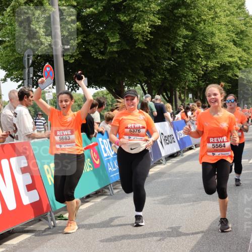 15.06.2025 - REWE Women's Run Strokosch-Dieckow http://msf.ph/oto/7935173 15.06.2025 11:08:27 Ziel 5135, 5296, 5376, 5526, 5541, 5564, 5683 meine-sportfotos.de