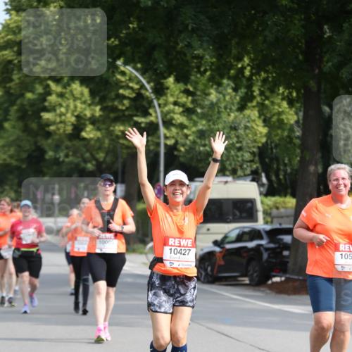 15.06.2025 - REWE Women's Run Jannik Wohlers http://msf.ph/oto/7935191 15.06.2025 09:52:59 Laufen 10005, 10427, 105 meine-sportfotos.de