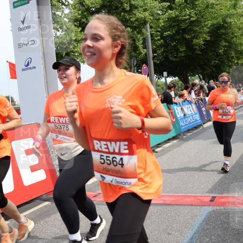 15.06.2025 - REWE Women's Run Strokosch-Dieckow http://msf.ph/oto/7935206 15.06.2025 11:08:28 Ziel 5135, 5296, 5376, 5526, 5541, 5564, 5683 meine-sportfotos.de