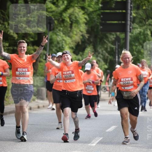 15.06.2025 - REWE Women's Run Jannik Wohlers http://msf.ph/oto/7935243 15.06.2025 10:12:43 Laufen 5193, 505, 5041, 52, 5039, 5215, 5040 meine-sportfotos.de