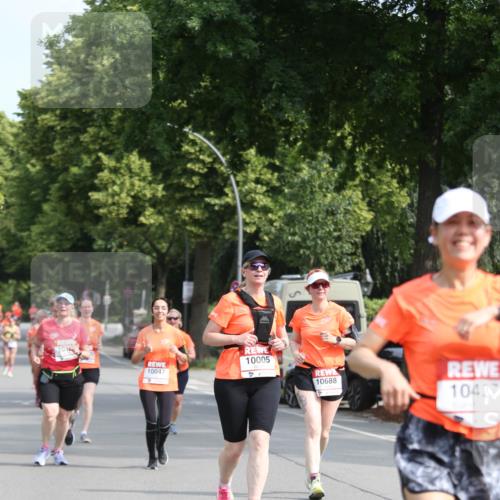 15.06.2025 - REWE Women's Run Jannik Wohlers http://msf.ph/oto/7935272 15.06.2025 09:53:01 Laufen 03, 10005, 10047, 10688, 10427 meine-sportfotos.de