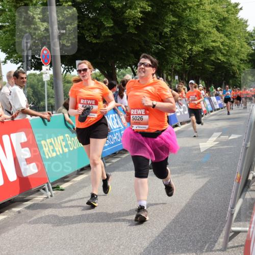15.06.2025 - REWE Women's Run Strokosch-Dieckow http://msf.ph/oto/7935399 15.06.2025 11:08:40 Ziel 5026, 5057, 5108, 5259, 5469, 5529, 5630 meine-sportfotos.de