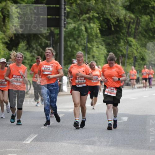15.06.2025 - REWE Women's Run Jannik Wohlers http://msf.ph/oto/7935417 15.06.2025 10:12:49 Laufen 5215, 48, 5055, 5396, 5056, 5414, 5658, 5198 meine-sportfotos.de