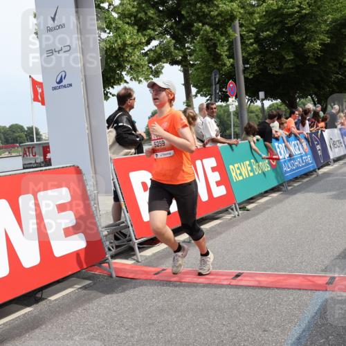 15.06.2025 - REWE Women's Run Strokosch-Dieckow http://msf.ph/oto/7935482 15.06.2025 11:08:43 Ziel 5026, 5108, 5255, 5259, 5469, 5529, 5630 meine-sportfotos.de
