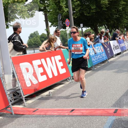 15.06.2025 - REWE Women's Run Strokosch-Dieckow http://msf.ph/oto/7935542 15.06.2025 11:08:47 Ziel 5026, 5108, 5198, 5203, 5255, 5259, 5414, 5630 meine-sportfotos.de
