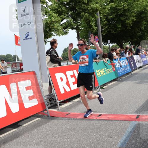 15.06.2025 - REWE Women's Run Strokosch-Dieckow http://msf.ph/oto/7935555 15.06.2025 11:08:47 Ziel 5026, 5108, 5198, 5203, 5255, 5259, 5414, 5630 meine-sportfotos.de