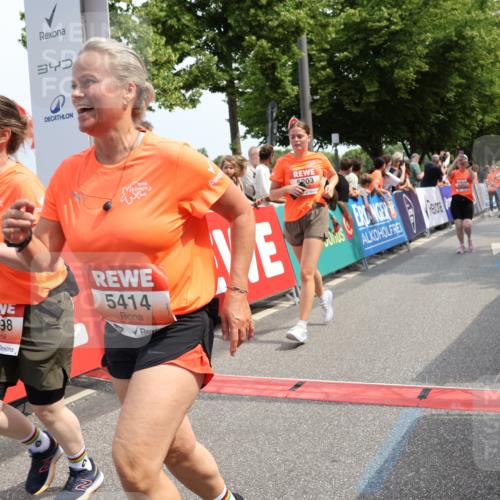 15.06.2025 - REWE Women's Run Strokosch-Dieckow http://msf.ph/oto/7935645 15.06.2025 11:08:53 Ziel 5056, 5198, 5203, 5255, 5267, 5380, 5390, 5391, 5414, 5570 meine-sportfotos.de