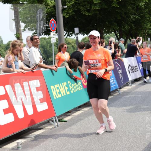 15.06.2025 - REWE Women's Run Strokosch-Dieckow http://msf.ph/oto/7935680 15.06.2025 11:08:55 Ziel 5055, 5056, 5198, 5203, 5267, 5379, 5380, 5390, 5391, 5414, 5570, 5658 meine-sportfotos.de