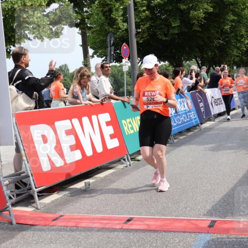 15.06.2025 - REWE Women's Run Strokosch-Dieckow http://msf.ph/oto/7935693 15.06.2025 11:08:55 Ziel 5055, 5056, 5198, 5203, 5267, 5379, 5380, 5390, 5391, 5414, 5570, 5658 meine-sportfotos.de