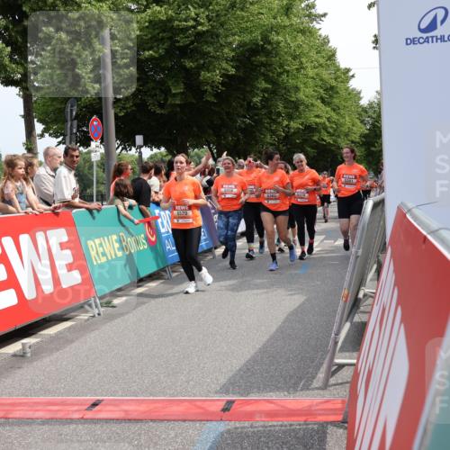 15.06.2025 - REWE Women's Run Strokosch-Dieckow http://msf.ph/oto/7935733 15.06.2025 11:08:57 Ziel 5039, 5040, 5041, 5055, 5056, 5198, 5203, 5267, 5379, 5380, 5390, 5391, 5396, 5414, 5521, 5570, 5658 meine-sportfotos.de