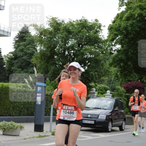 15.06.2025 - REWE Women's Run Jannik Wohlers http://msf.ph/oto/7935777 15.06.2025 08:26:18 Laufen 10486, 1043, 10221 meine-sportfotos.de