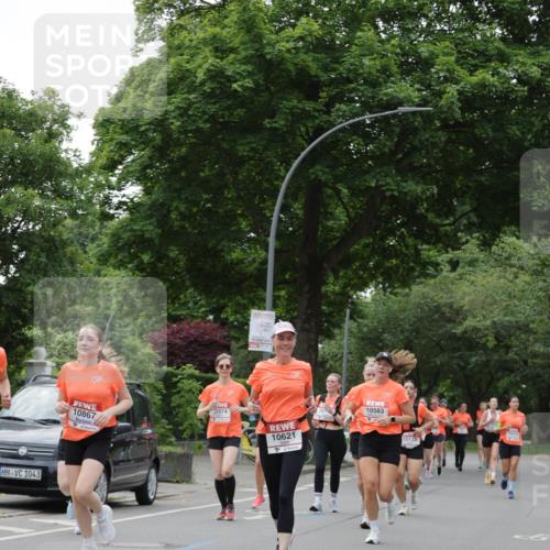 15.06.2025 - REWE Women's Run Jannik Wohlers http://msf.ph/oto/7935901 15.06.2025 08:26:20 Laufen 1043, 10867, 0374, 10583, 10621, 10133 meine-sportfotos.de