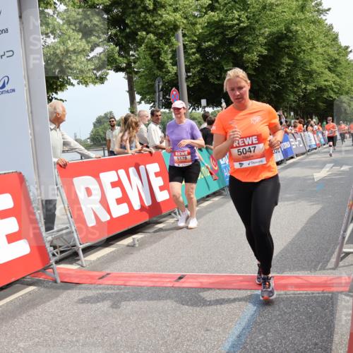 15.06.2025 - REWE Women's Run Strokosch-Dieckow http://msf.ph/oto/7936063 15.06.2025 11:09:10 Ziel 5039, 5040, 5041, 5047, 5048, 5178, 5470, 5577 meine-sportfotos.de