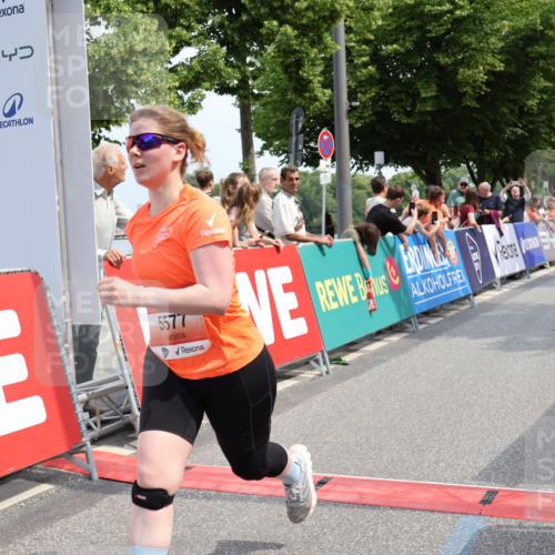 15.06.2025 - REWE Women's Run Strokosch-Dieckow http://msf.ph/oto/7936115 15.06.2025 11:09:15 Ziel 5047, 5095, 5104, 5139, 5178, 5253, 5577 meine-sportfotos.de