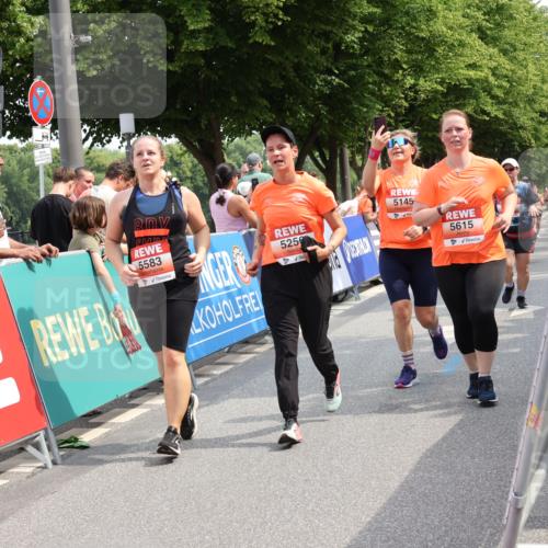 15.06.2025 - REWE Women's Run Strokosch-Dieckow http://msf.ph/oto/7936369 15.06.2025 11:09:31 Ziel 5145, 5215, 5256, 5273, 5384, 5552, 5583, 5615 meine-sportfotos.de