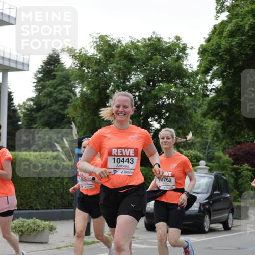 15.06.2025 - REWE Women's Run Jannik Wohlers http://msf.ph/oto/7936465 15.06.2025 08:26:35 Laufen 10, 10443, 0762 meine-sportfotos.de